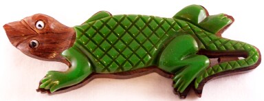 BP212 huge wood/green bakelite lizard